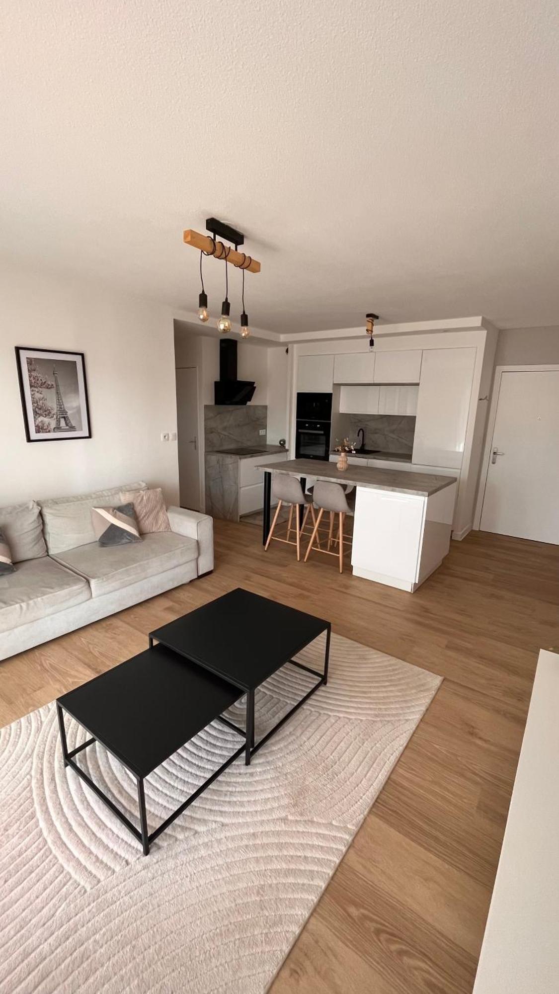 Appartement 2 Chambres Dans Residence Avec Piscine Et Parking La Ciotat Exterior foto