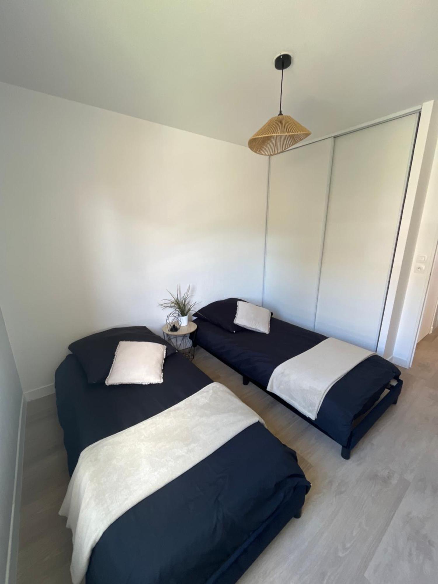Appartement 2 Chambres Dans Residence Avec Piscine Et Parking La Ciotat Exterior foto