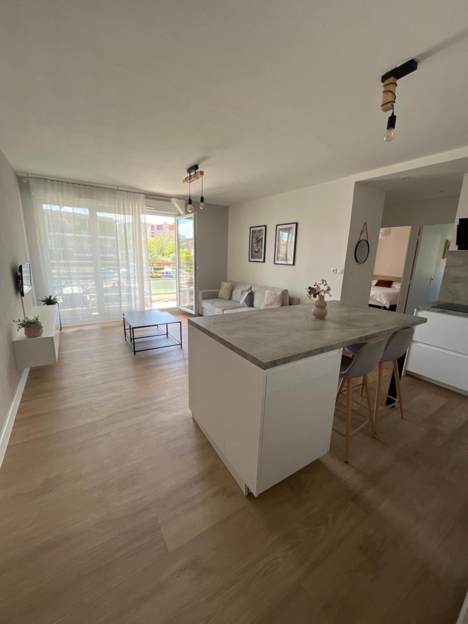 Appartement 2 Chambres Dans Residence Avec Piscine Et Parking La Ciotat Exterior foto