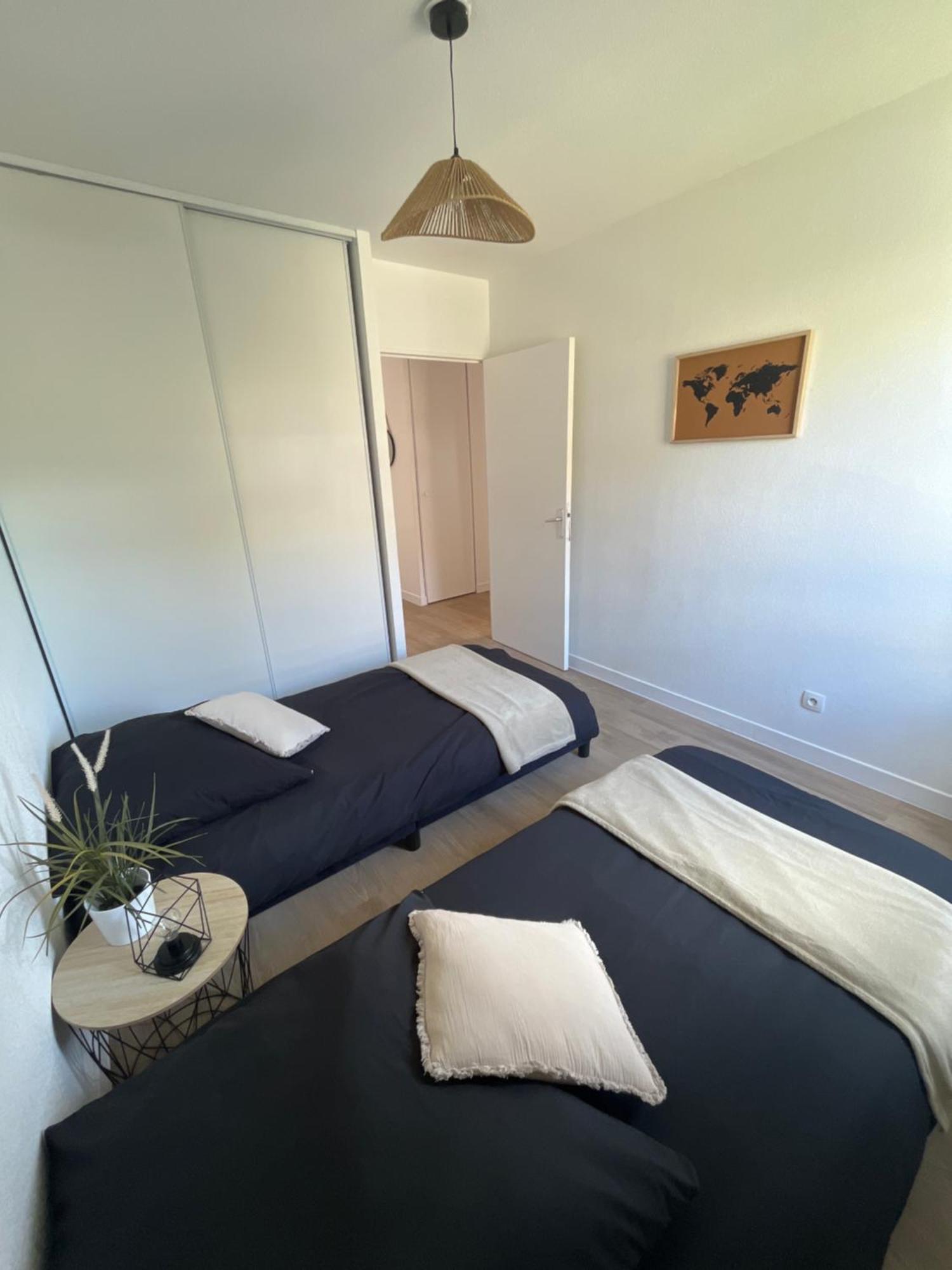 Appartement 2 Chambres Dans Residence Avec Piscine Et Parking La Ciotat Exterior foto