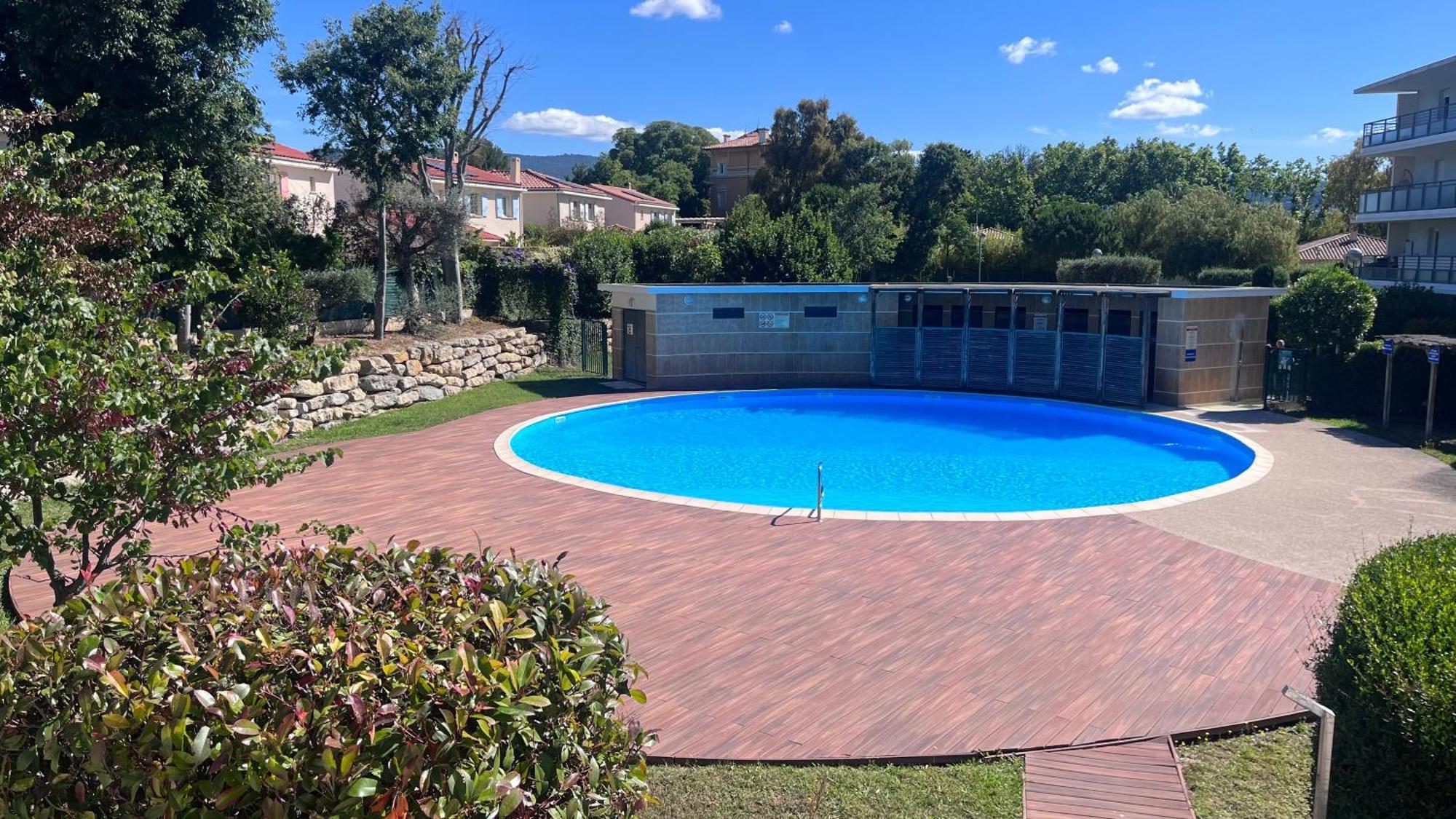 Appartement 2 Chambres Dans Residence Avec Piscine Et Parking La Ciotat Exterior foto