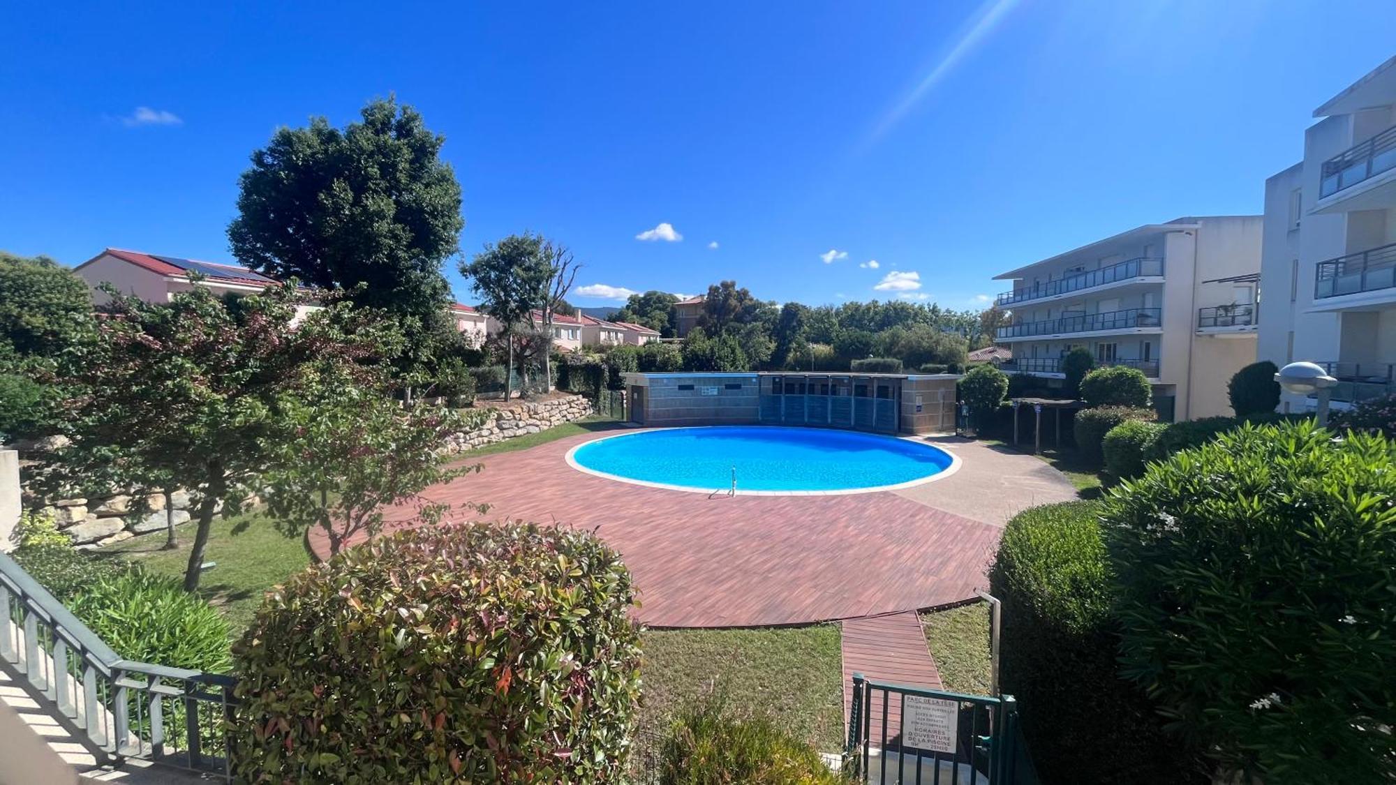 Appartement 2 Chambres Dans Residence Avec Piscine Et Parking La Ciotat Exterior foto
